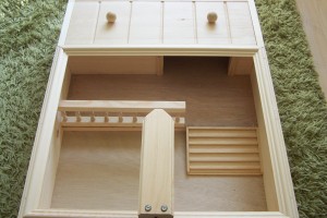 Deluxe wooden tortoise table
